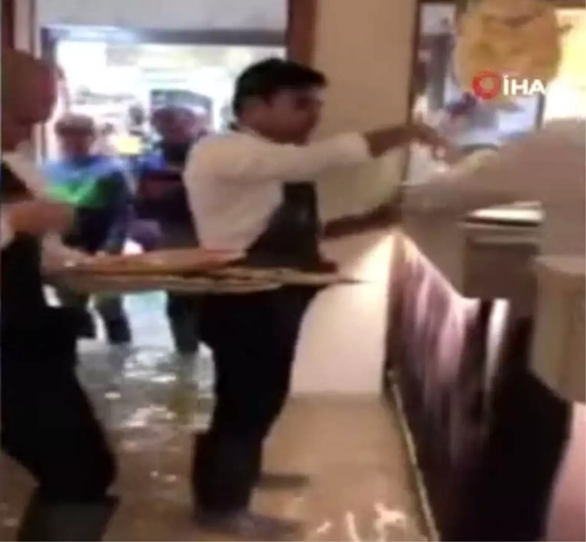 Sel Suları Pizza Servisini Durduramadı