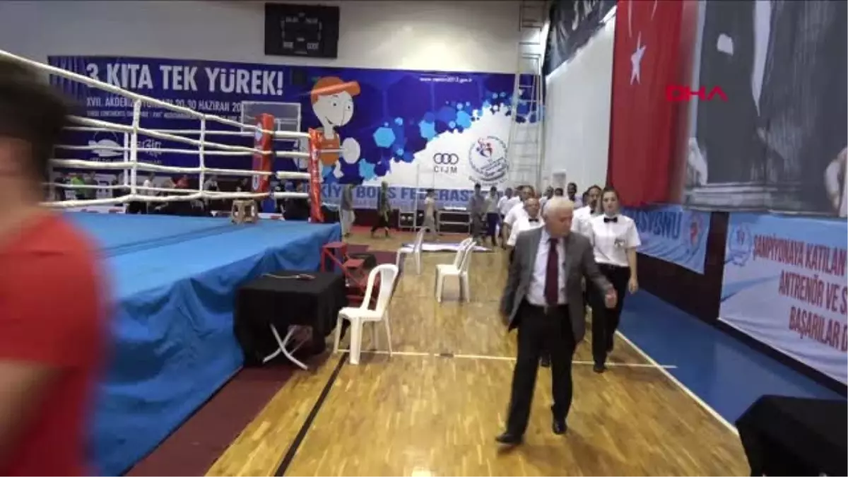 Spor Erkekler Ferdi Boks Şampiyonası\'nda 2\'nci Grup Müsabakaları Başladı