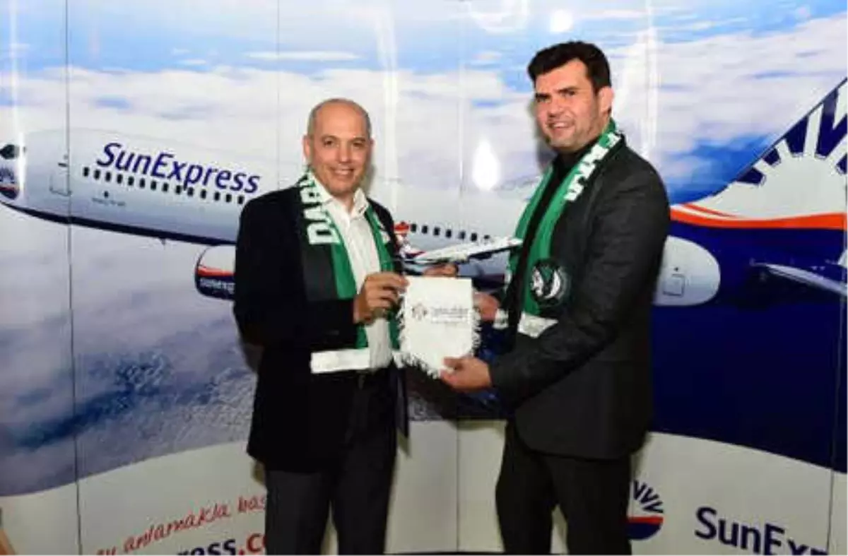 Sunexpress, Darüşşafaka Tekfen\'e Sponsor Oldu