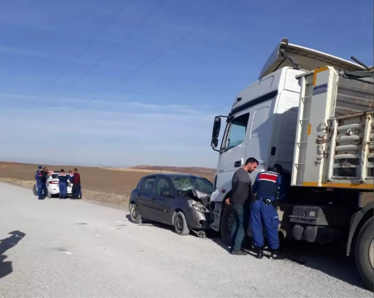 Tırla Otomobil Çarpıştı: 5 Yaralı