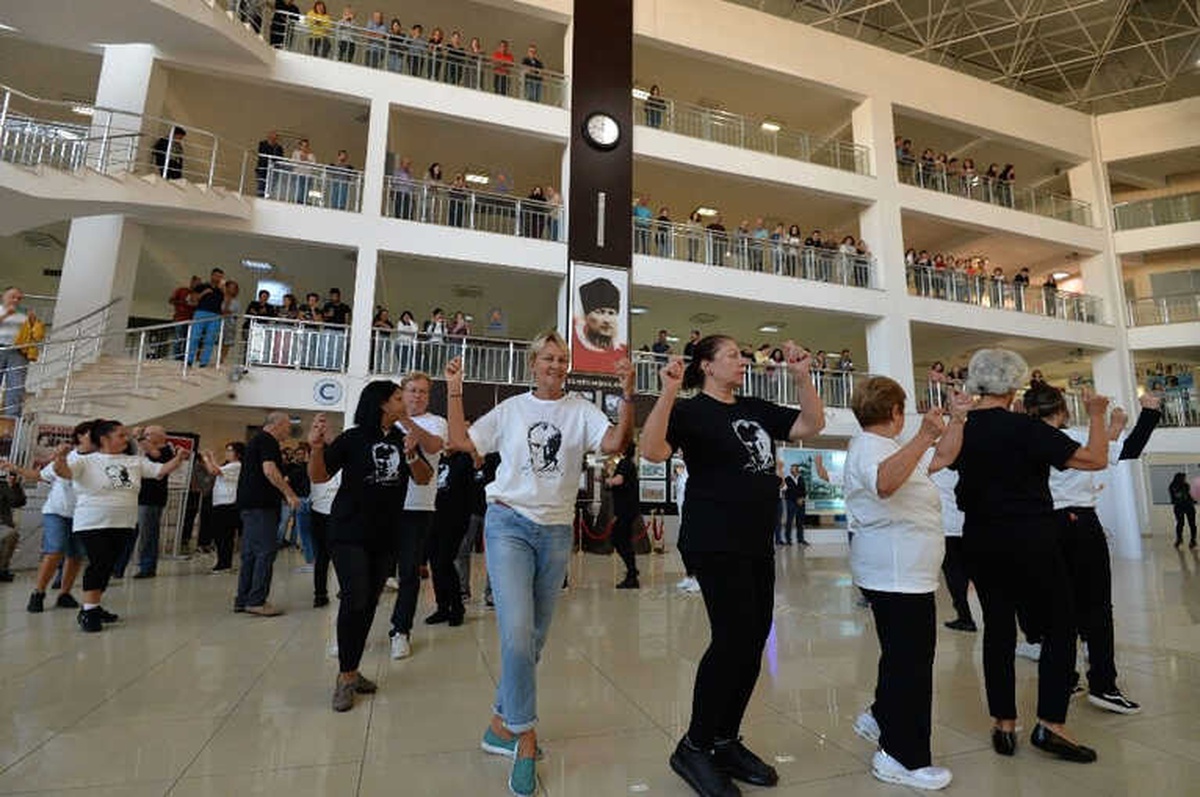 Uysal\'a Kıdemli Kent Sakinlerinden Sürpriz