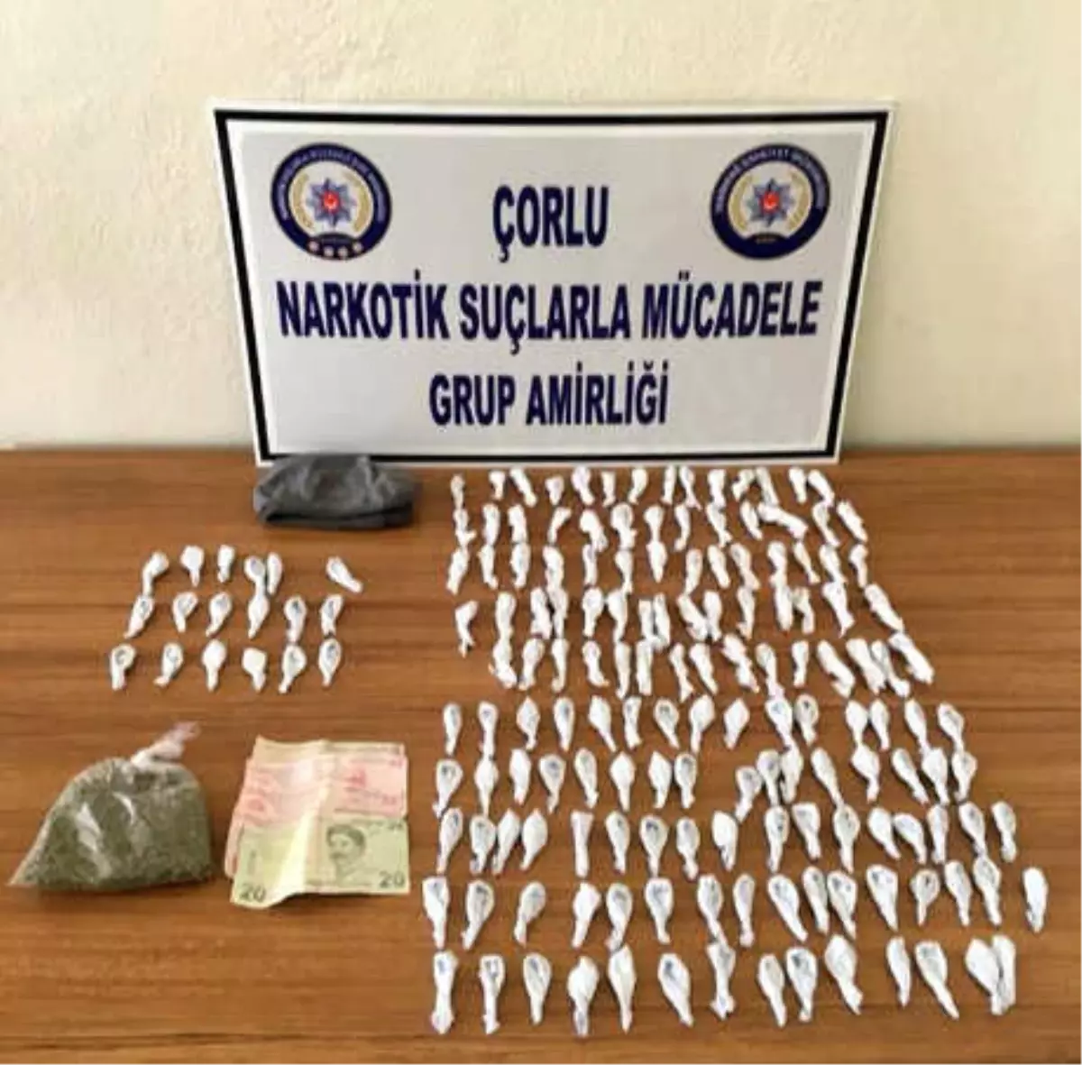 Uyuşturucuyu Çatıdaki Kiremitlerin Altına Saklamış