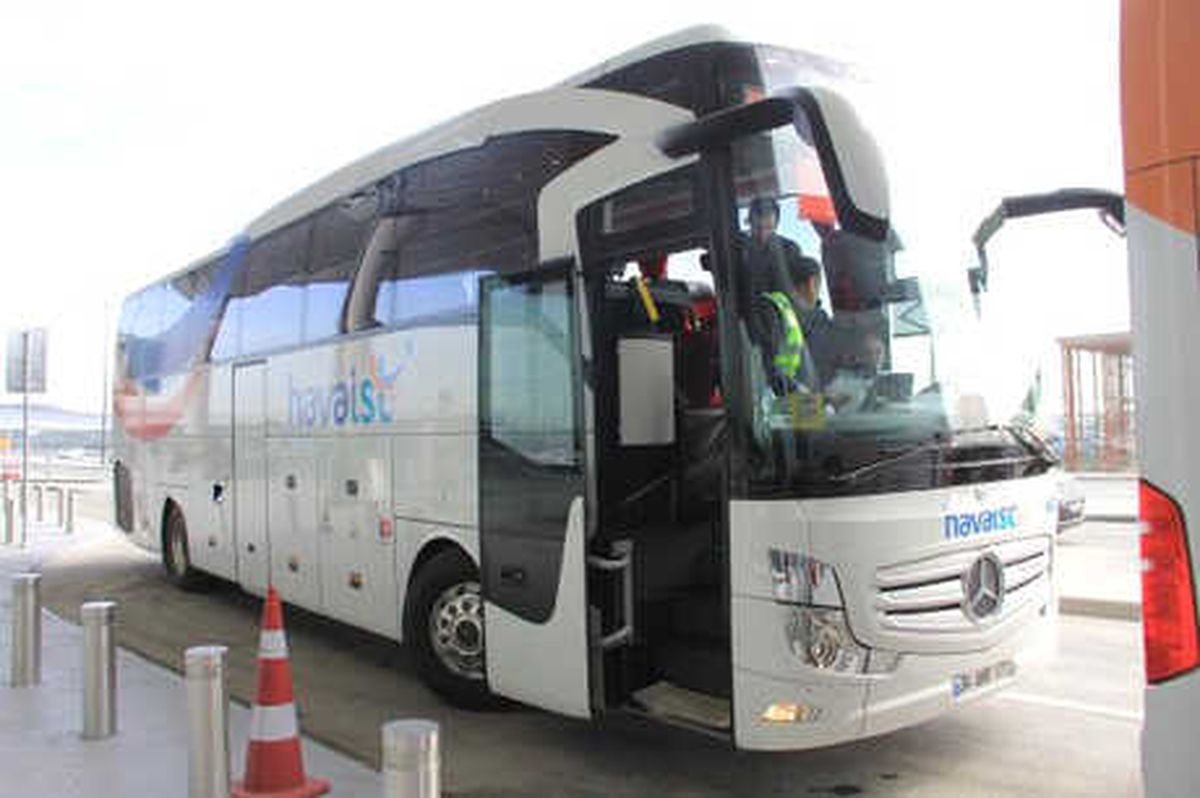 Yolcular İstanbul Havalimanı\'na Toplu Taşımayla Gelmeye Başladı