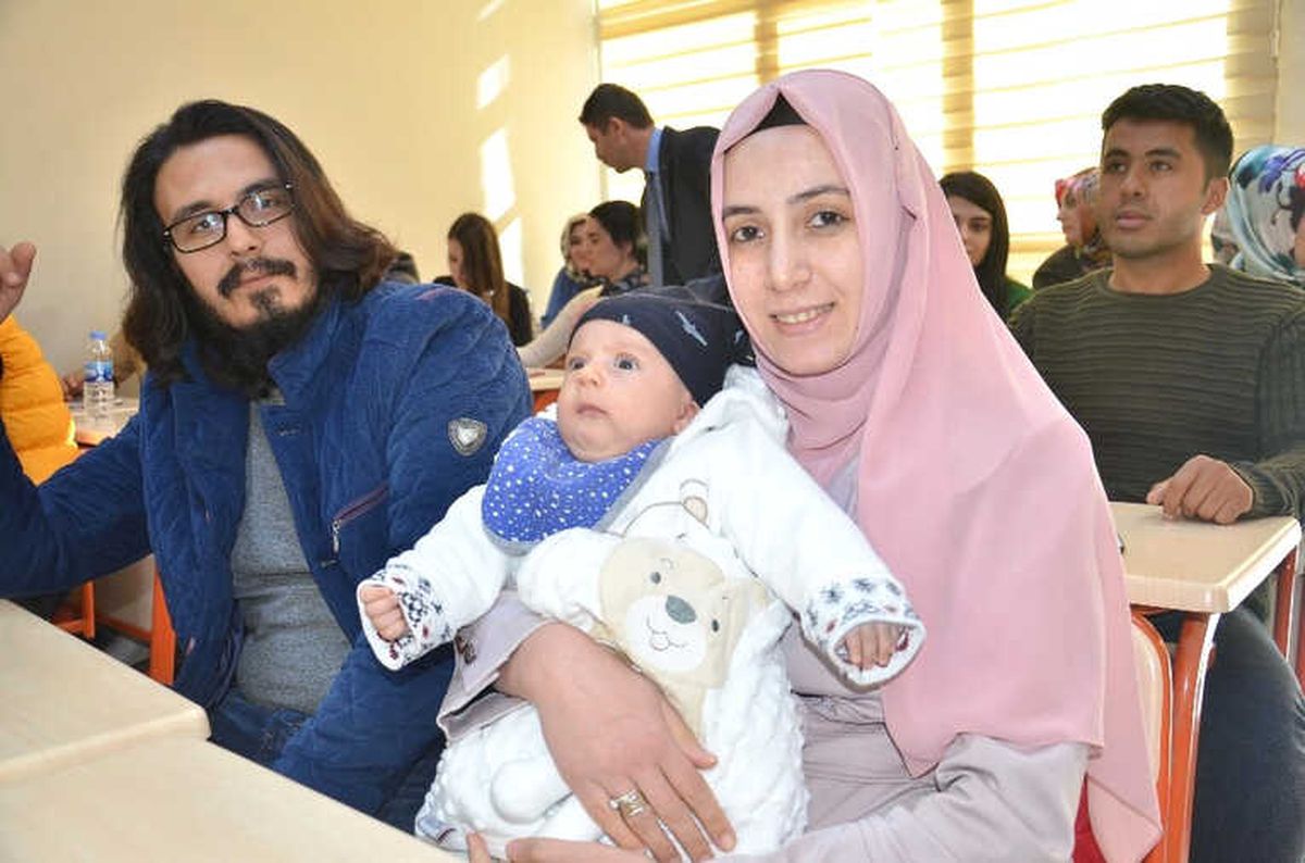 3 Aylık Bebeğiyle Girişimcilik Kursu\'na Geldi