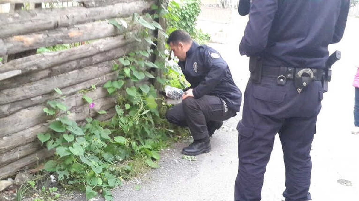Bafra\'da Yol Kenarında Tabanca Bulundu