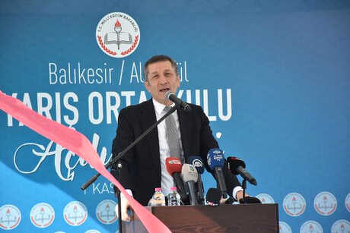Bakan Selçuk: Eğitimcilerin ve Öğrencilerin Ödevi Dünyadaki Nitelikle Yarışmak
