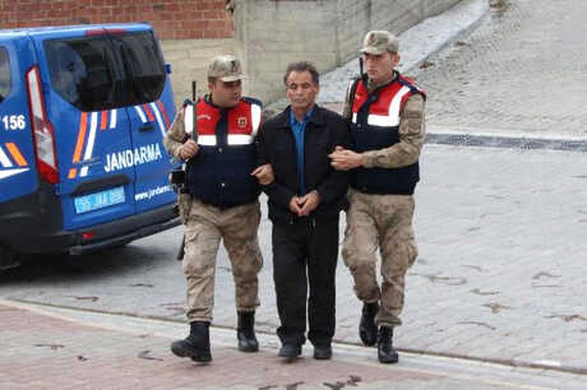 Bıçak Çeken Oğlunu 2 Kurşunla Öldüren Baba Tutuklandı