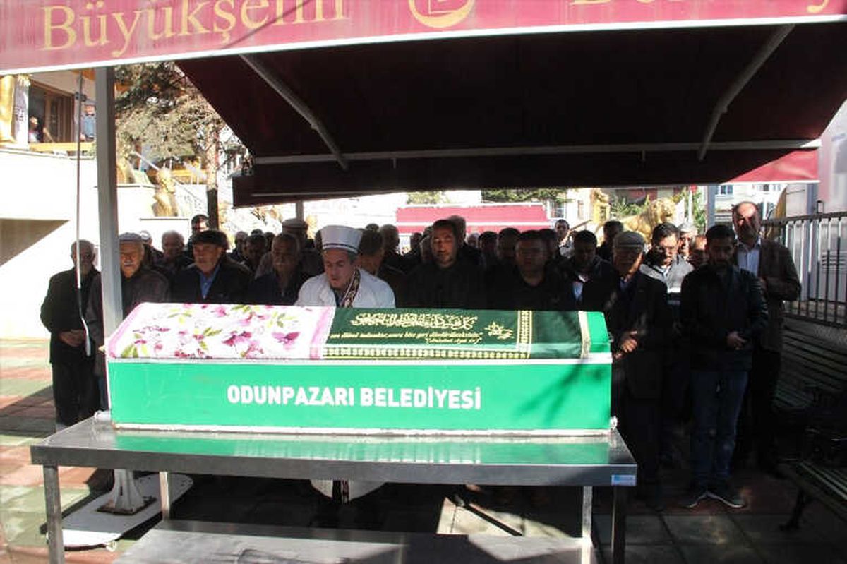 Bir Asrı Geride Bırakan Ayşe Nine Hayatını Kaybetti