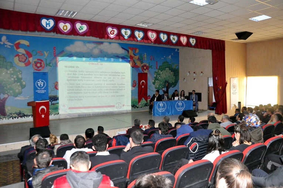 Bitlis\'te \'Okul Sporları\' Müsabakaları Öncesi Bilgilendirme Toplantısı