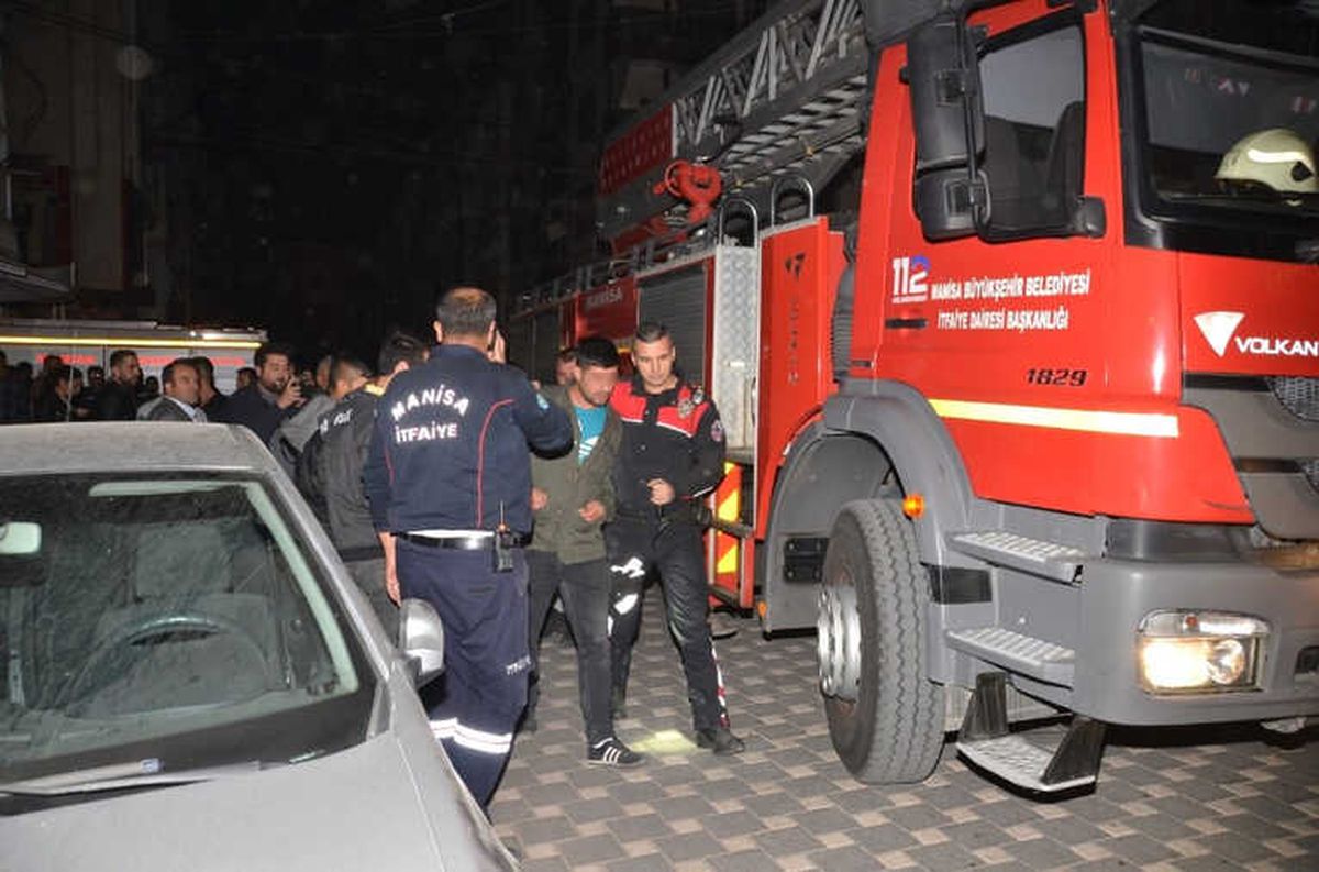 Bunalıma Giren Genç Çatıya Çıktı