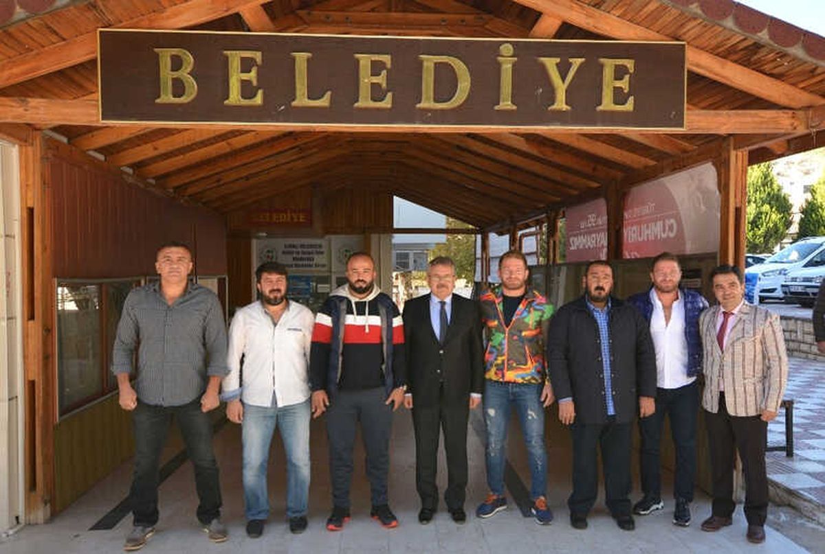 Elmalı\'nın Başpehlivanları Ödüllendirildi