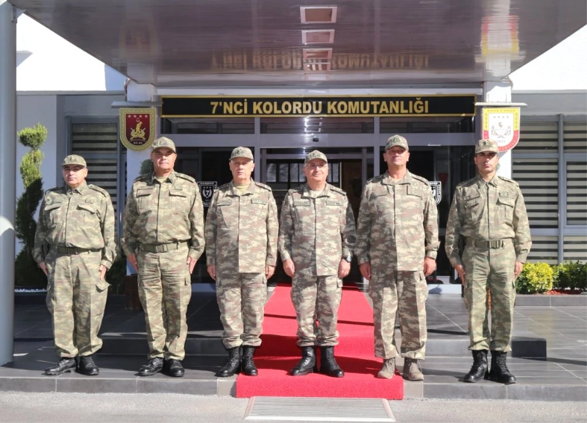 Genelkurmay Başkanı Orgeneral Yaşar Güler, Beraberinde Kara Kuvvetleri Komutanı Orgeneral Ümit...