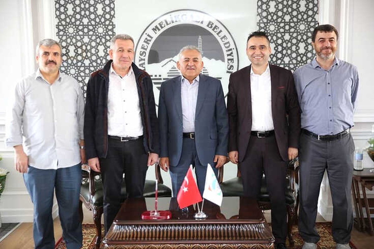 Hunat Çarşısı Yönetim Kurulu Melikgazi Belediyesi\'ni Ziyaret Etti