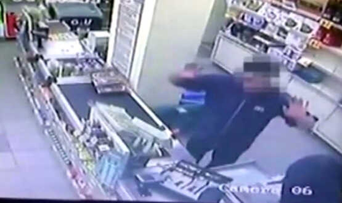 İstanbul\'da Maskeli Market Soygunu Kamerada