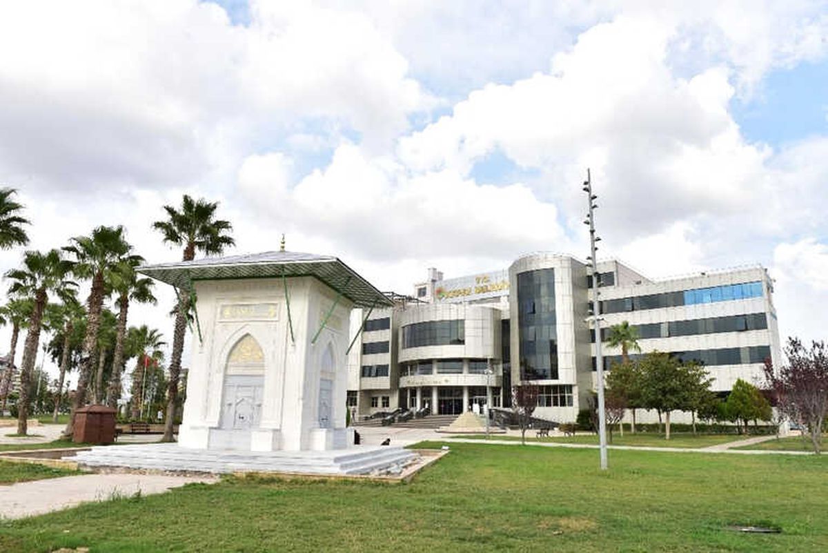 Kepez\'in Bahçesine Meydan Çeşmesi