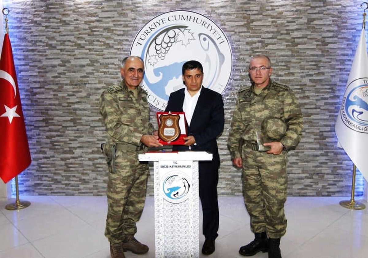 Korgeneral Erbaş\'tan Kaymakam Mehmetbeyoğlu\'na Ziyaret