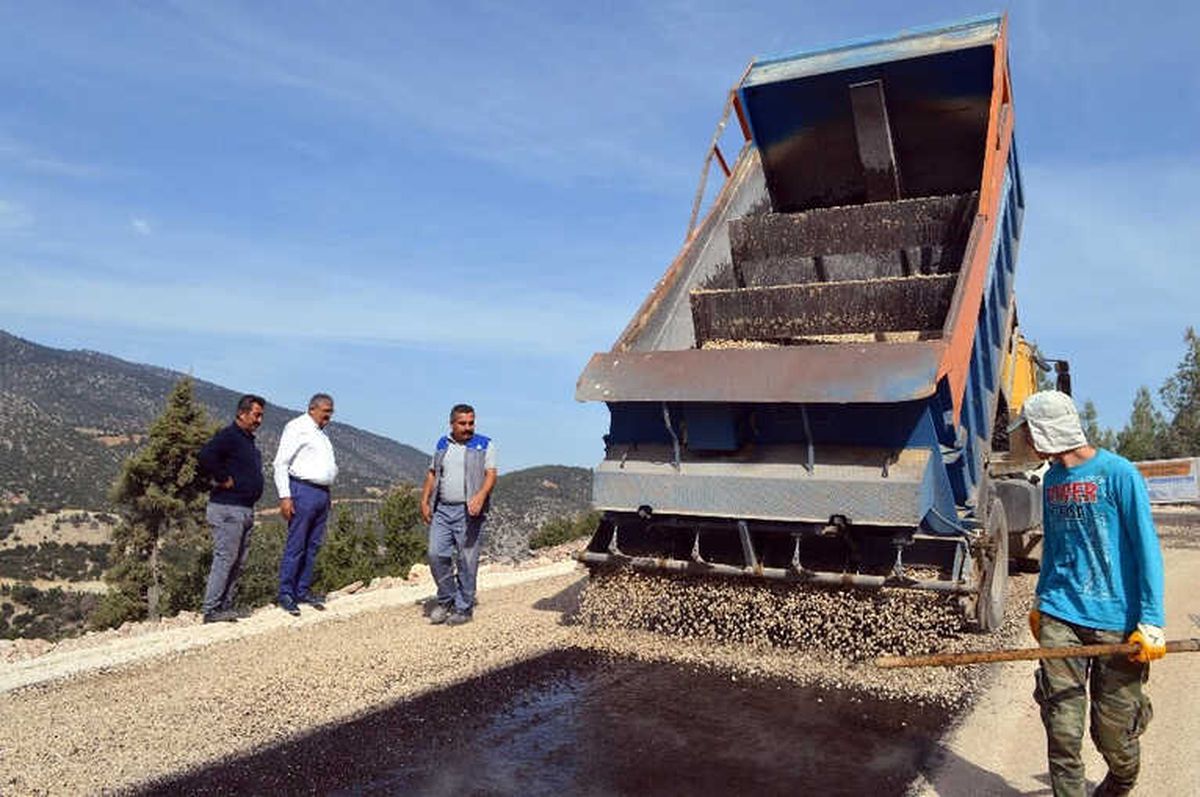 Korkuteli Güzle Yolu Asfaltlanıyor
