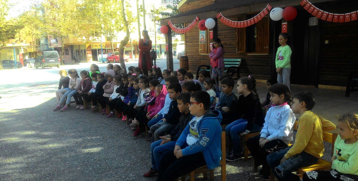 Lalenin Öyküsü, Turgutlu\'da Anlatıldı