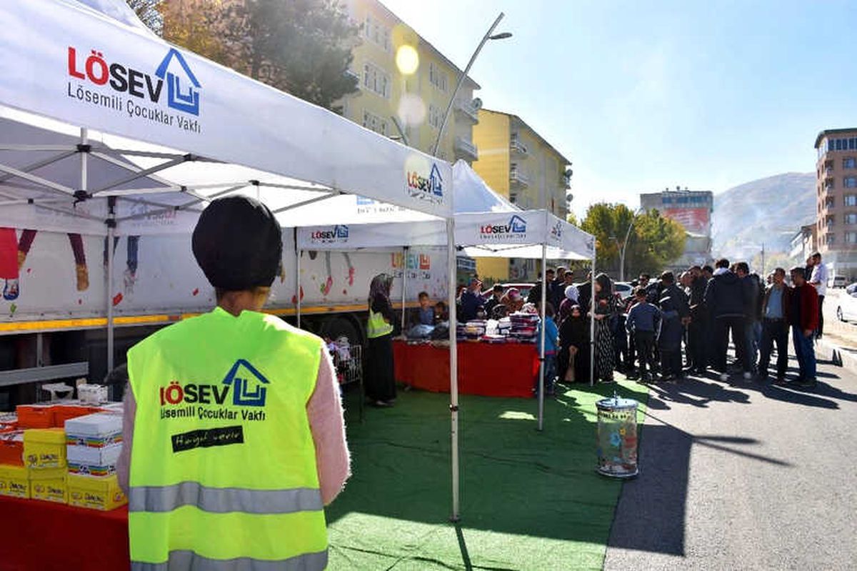 Lösev\'in "İyilik Tırı" Muş\'ta