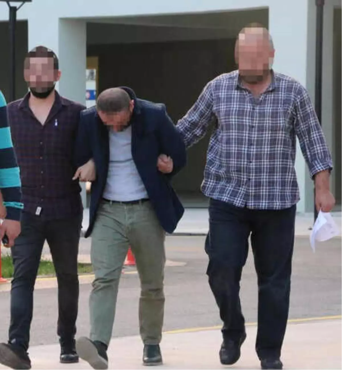 Manisa\'da Evlerden Hırsızlığa 2 Gözaltı