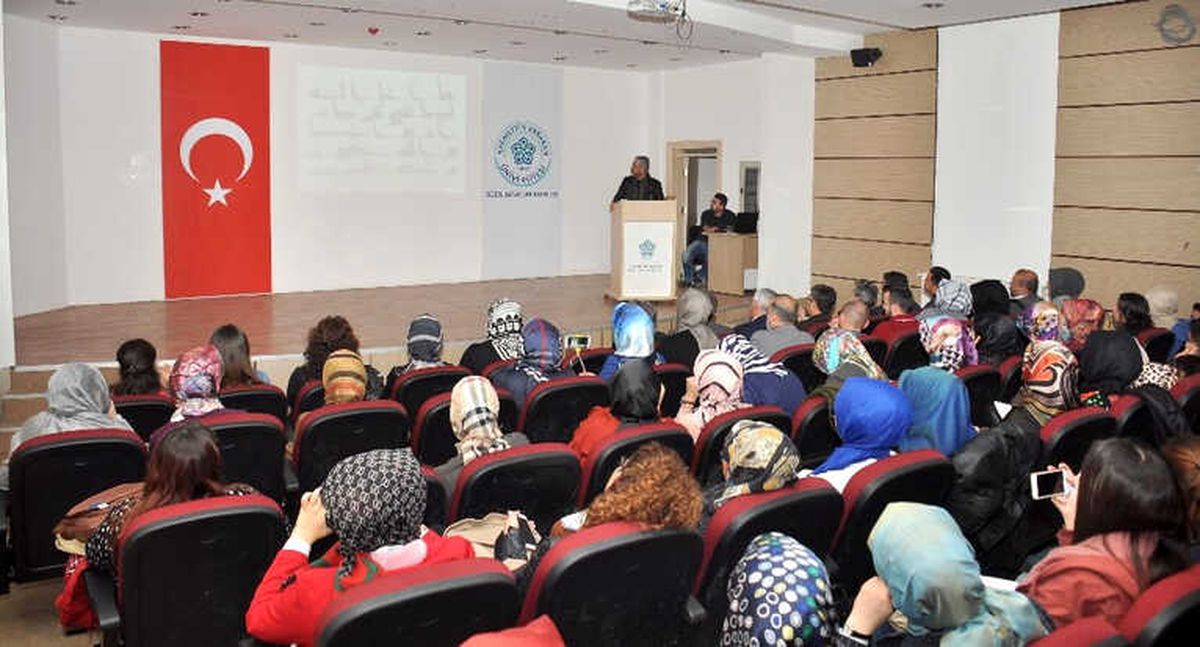 Neü\'de Günümüz Hat Sanatı ve Problemleri Konuşuldu