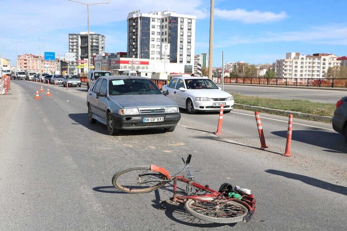 Otomobil Bisiklete Çarptı: 1 Yaralı