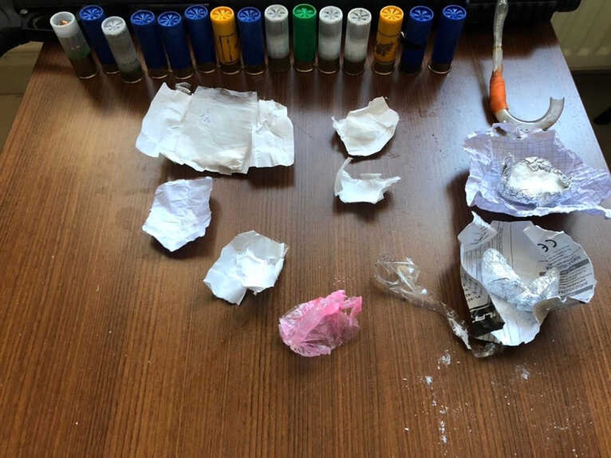 Polisin Durduğu Otomobilde Uyuşturucu ve Tüfek Ele Geçirildi