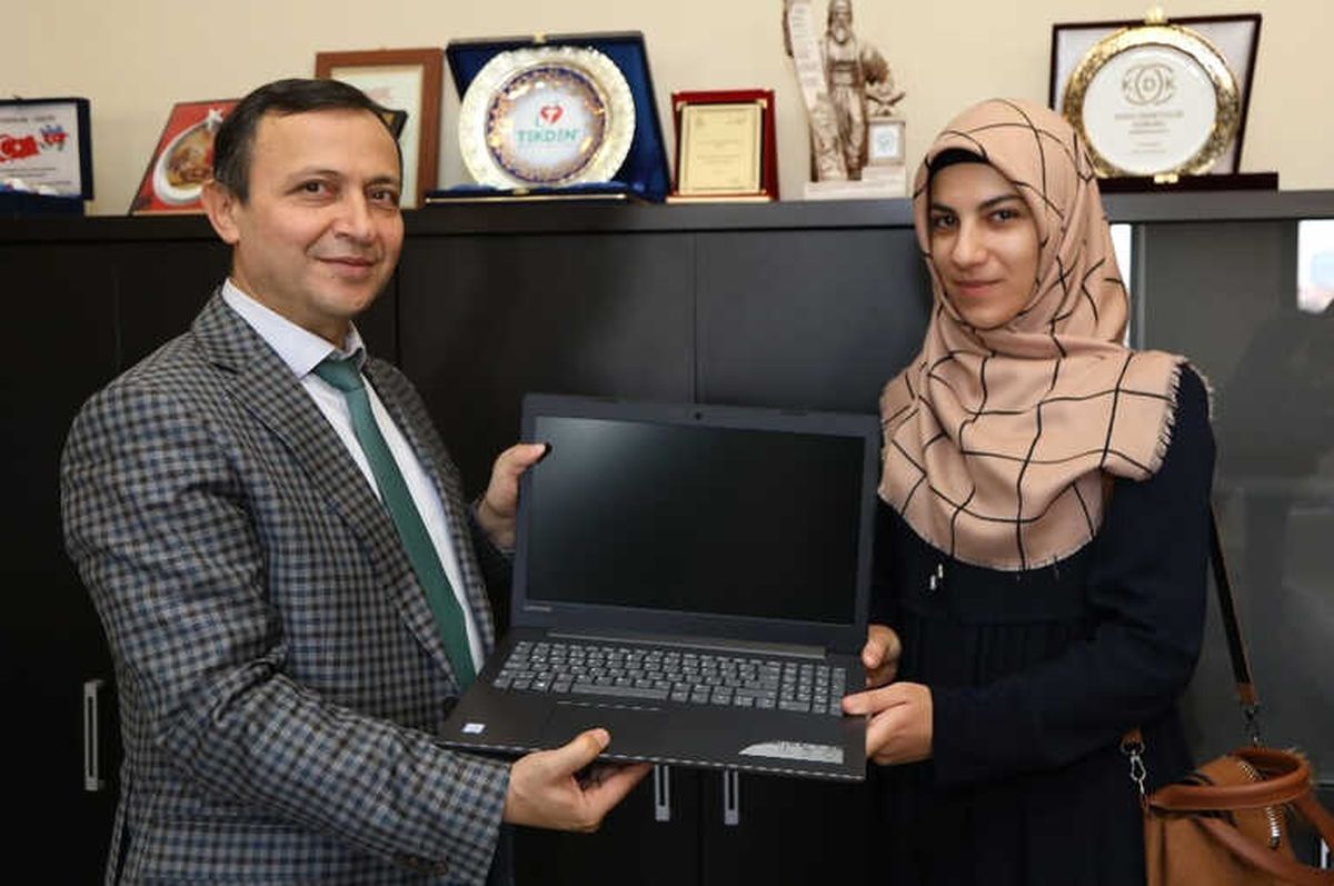 Rektör Çalış, Üniversite Sınavında İlk 1000\'e Girerek İlk Tercih Olarak Erü\'ye Yerleşen Öğrencilere...