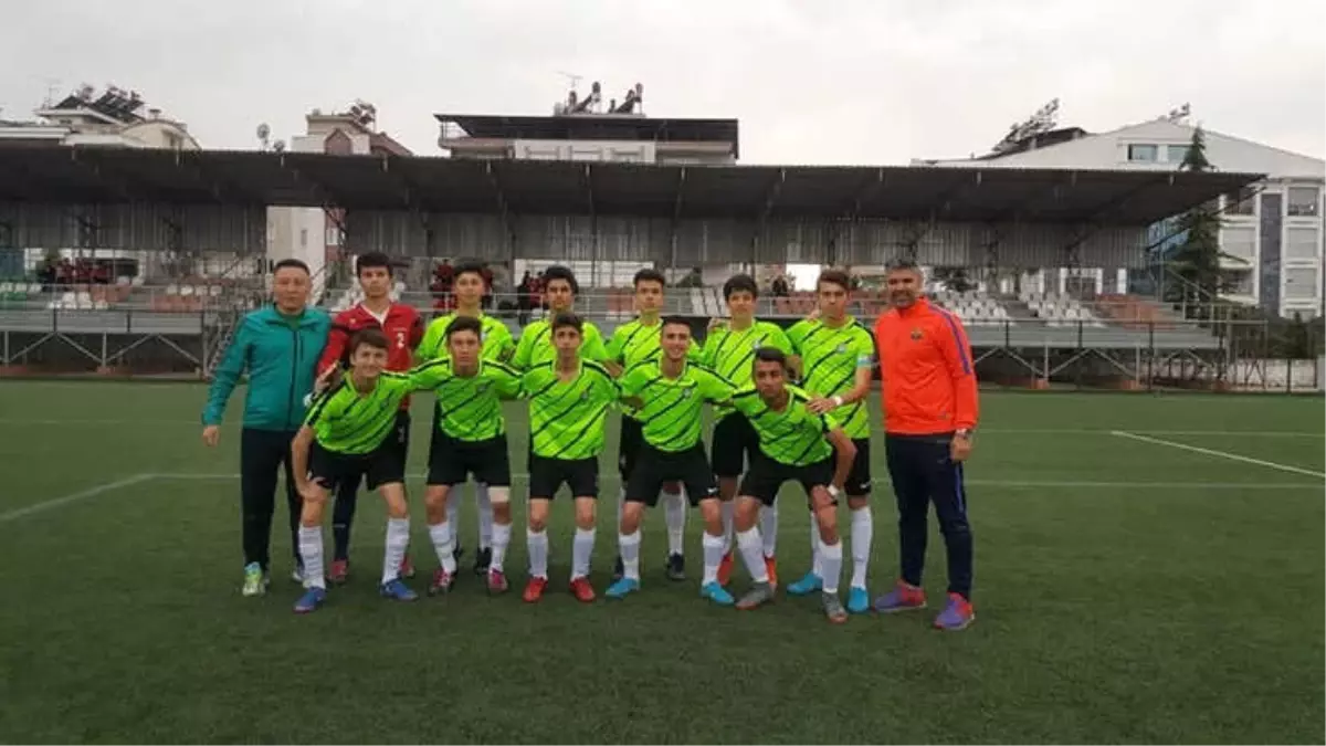 Salihli Belediyespor Futbolda Yeni Yıldızlar Yetiştiriyor