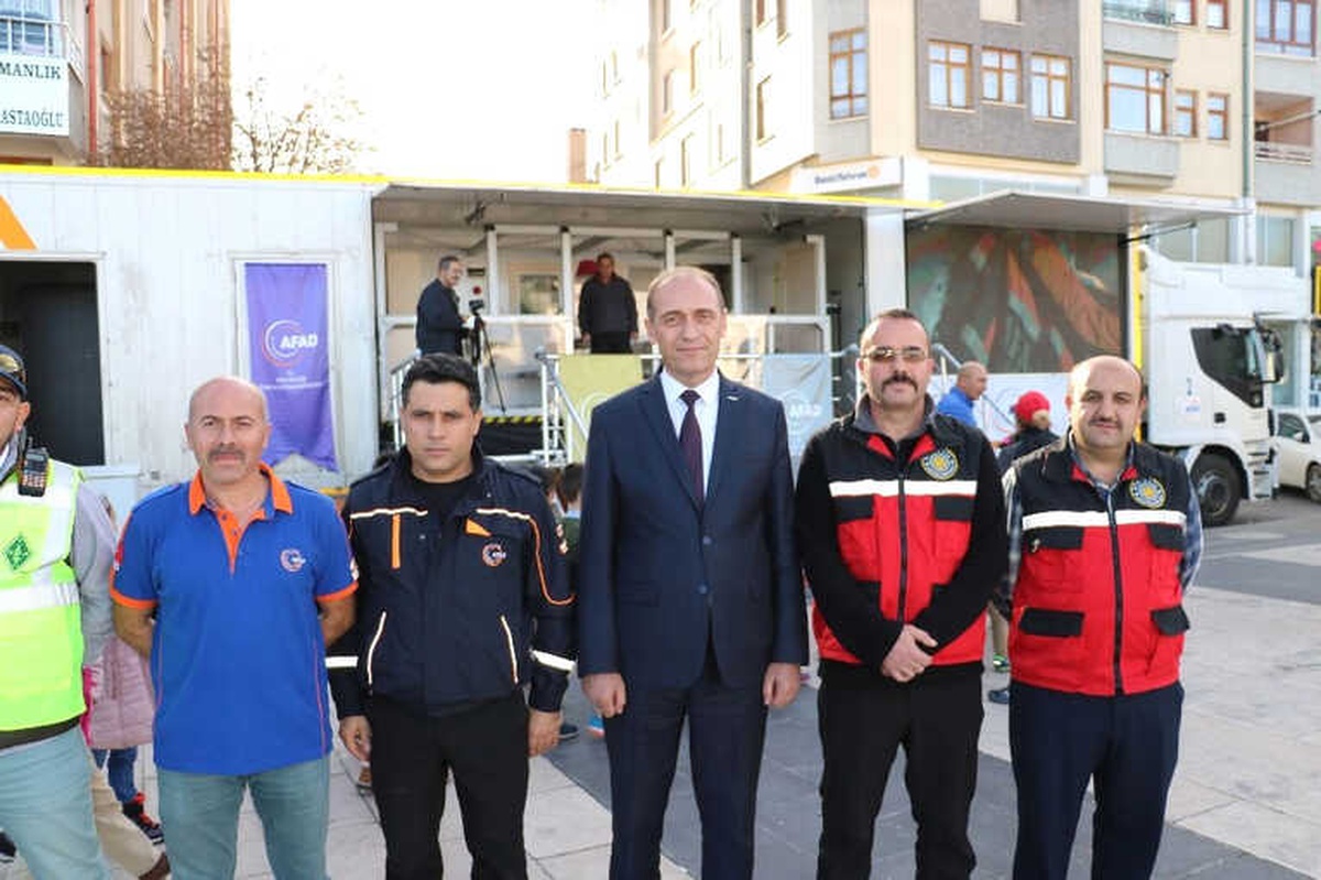 Simülasyon Tırında Depremi Yaşadılar