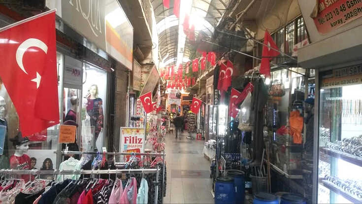 Tarihi Üzüm Pazarında İndirim Günleri Başlıyor