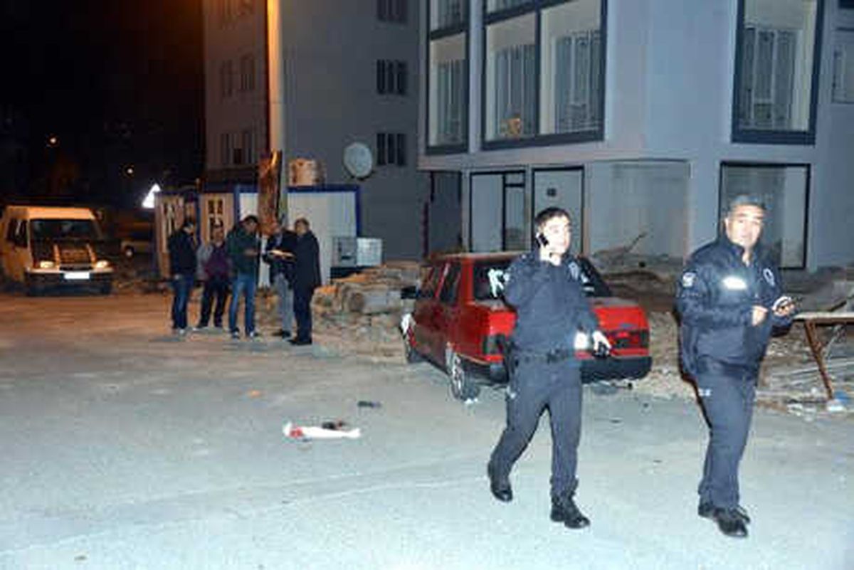 Tartıştığı Yeğenini Tabancayla Vurdu