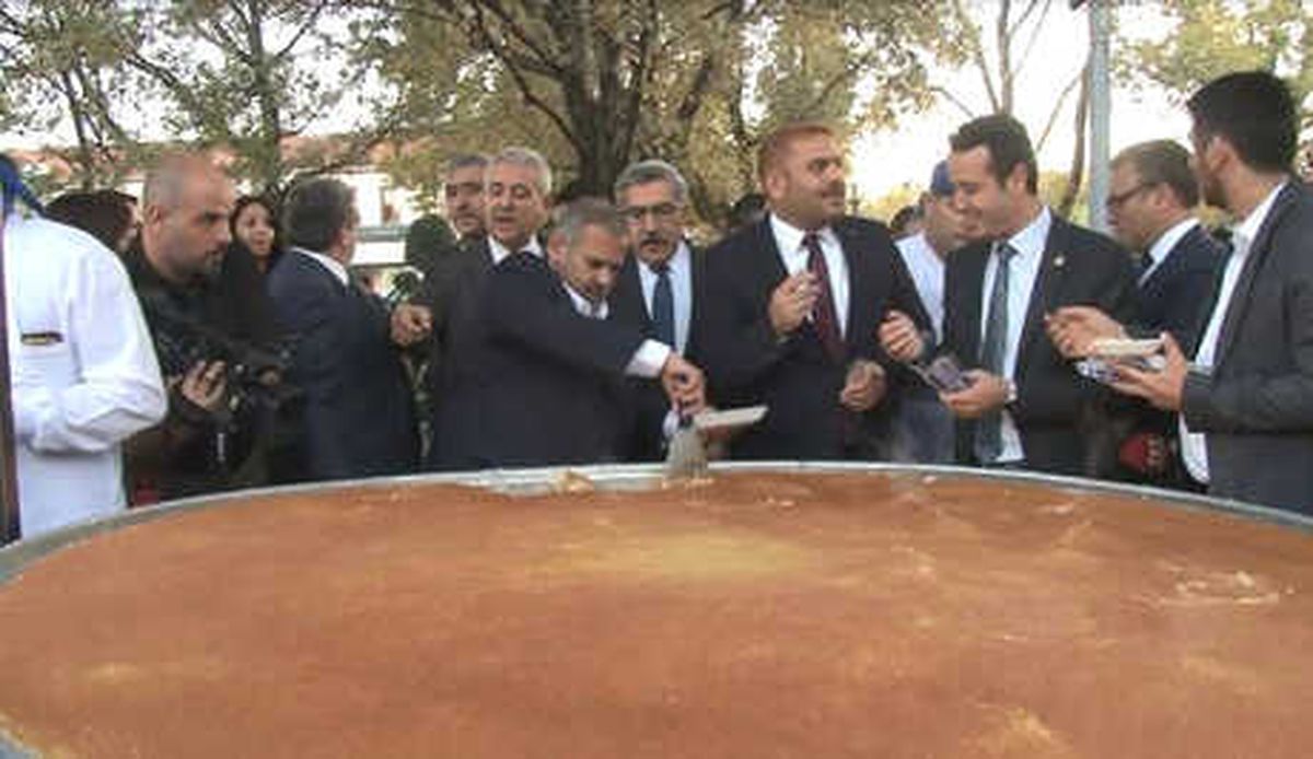 TBMM\'de 2 Bin 500 Kişilik Künefe Pişirildi