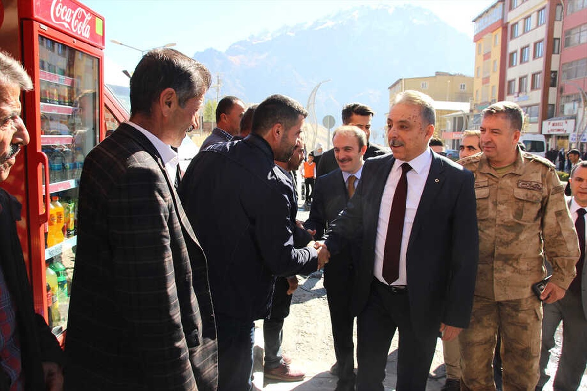 Vali Toprak Vatandaşlarla Vedalaştı