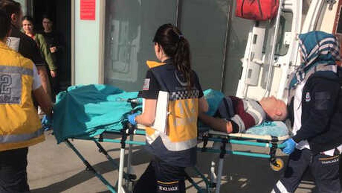 Yolda Karşılaştı, Bacağından Vurdu