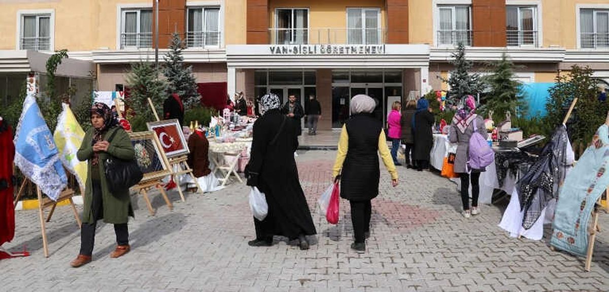 Adem\'den Kursiyerler Yararına Sergi