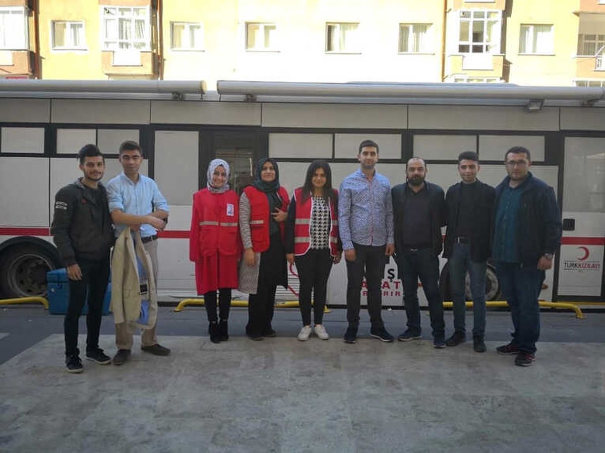 AK Parti\'den Kan Bağışı