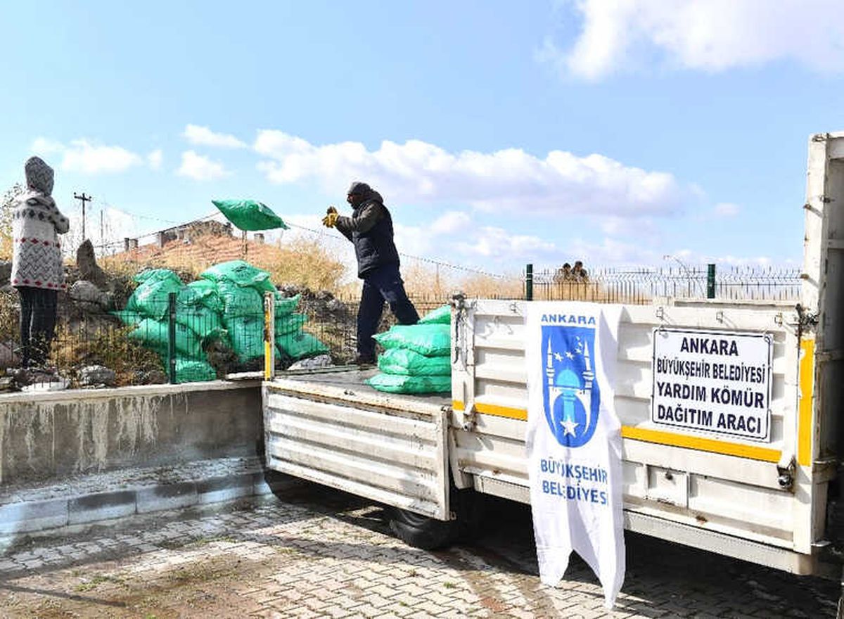 Ankara Büyükşehirden 80 Bin Dar Gelirli Aileye Kömür Yardımı