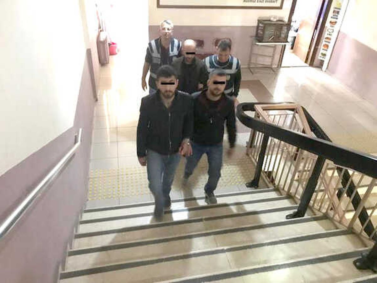 Araca Ateş Edenler Kıskıvrak Yakalandı