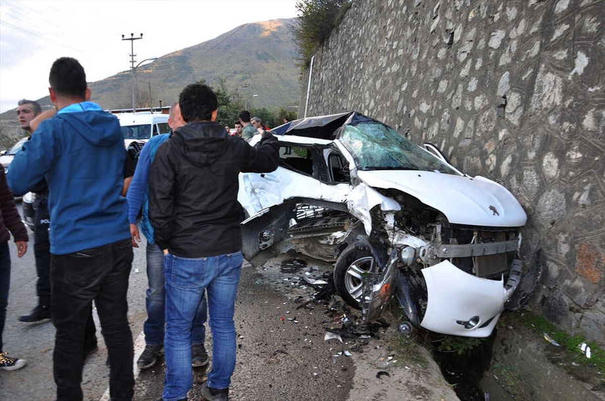 Artvin\'de Trafik Kazası: 2 Yaralı