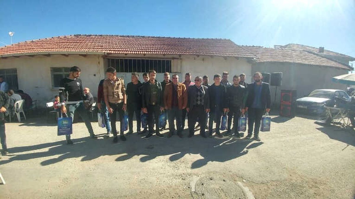 Başkan Güven Asker Adaylarına Hediyeler Verdi