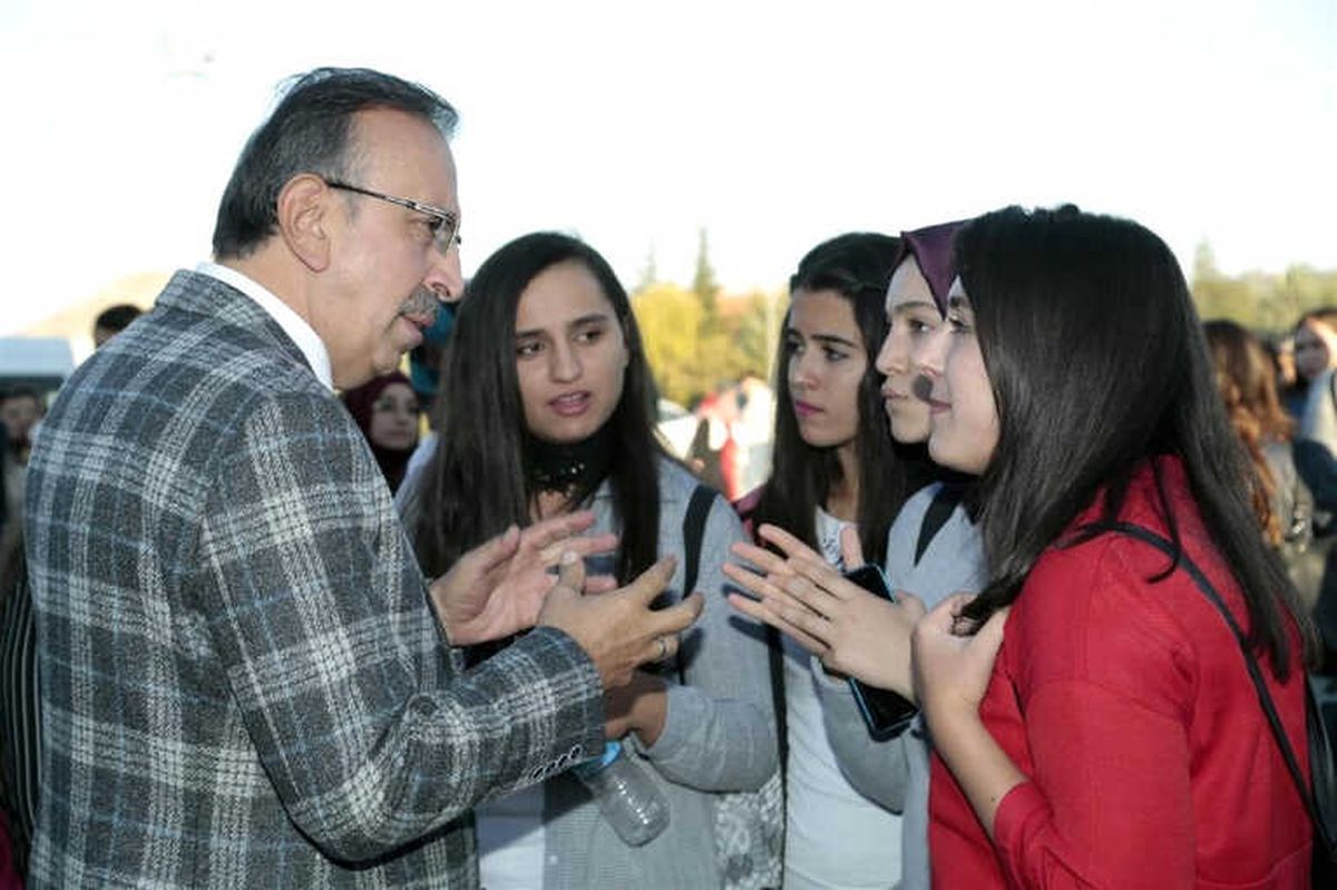 Belediye Başkanı Seçen, Nevü\'de Hamsi Şöleni Şenliğine Katıldı