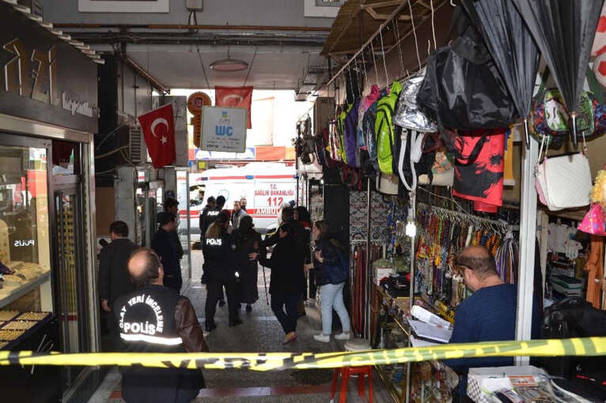 Eski Karısını Bıçakladı, Saklanmak İçin Cuma Namazına Gitti, Camide de Bir Kişiyi Bıçaklayıp Polise...