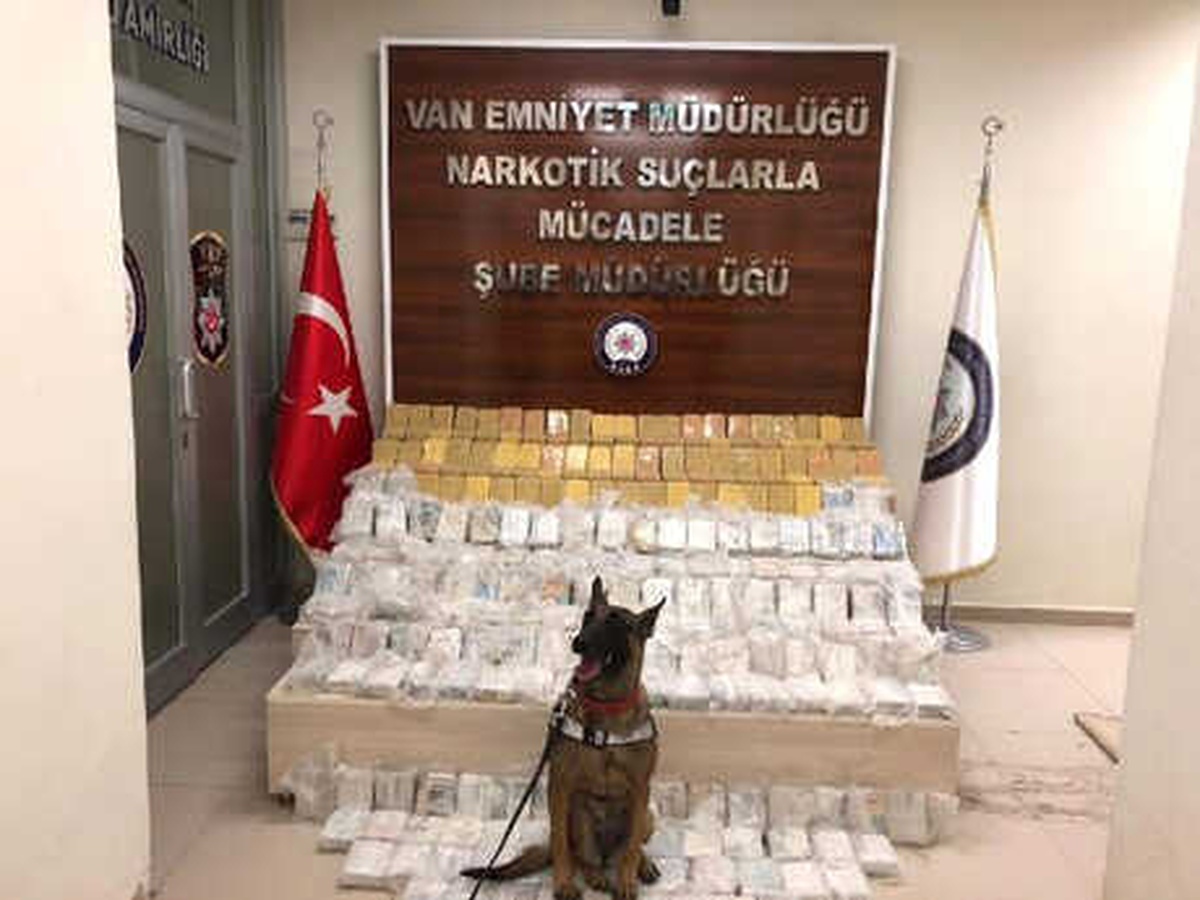 Evin Çatı Katı ve Odunlukta 154 Kilo Eroin Ele Geçirildi