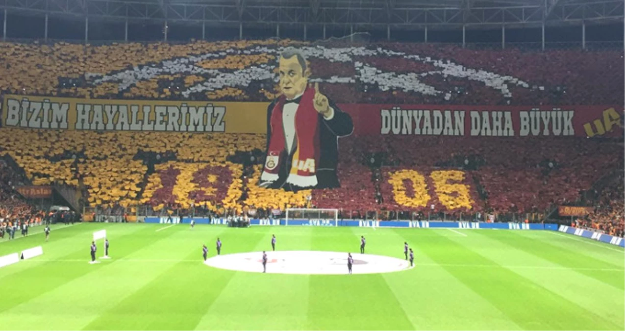 Galatasaray Stadında Fenerbahçe\'ye Şampiyonlar Ligi Göndermesi