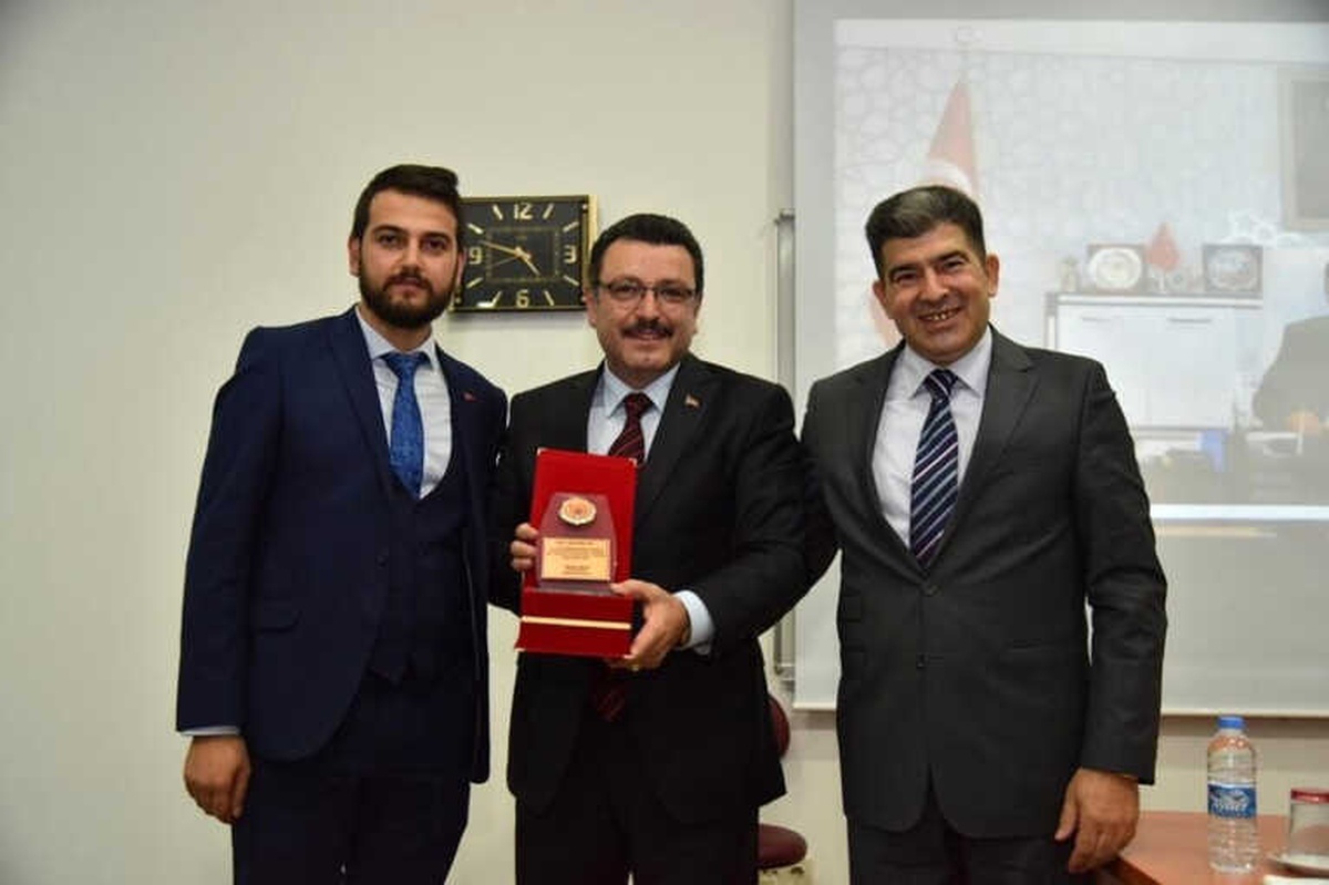 Genç, Hukuk Öğrencilerine Yerel Yönetimleri Anlattı