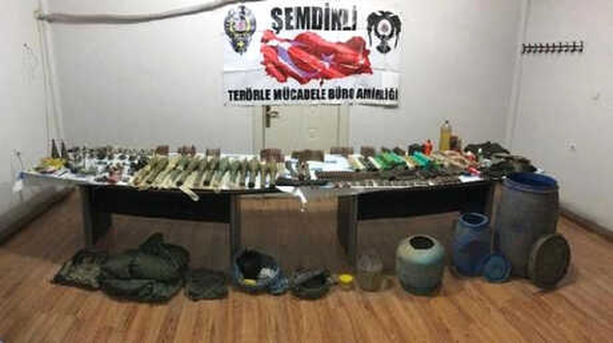 Hakkari\'de PKK\'nın Bomba ve Mühimmatı Ele Geçirildi