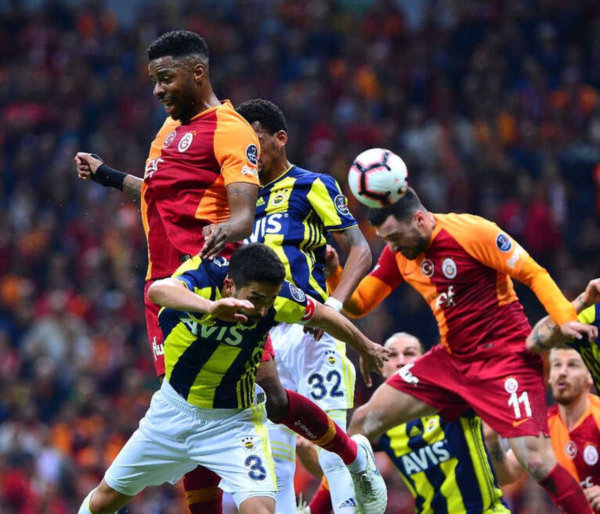 İlk Yarı Galatasaray\'ın Üstünlüğüyle Bitti