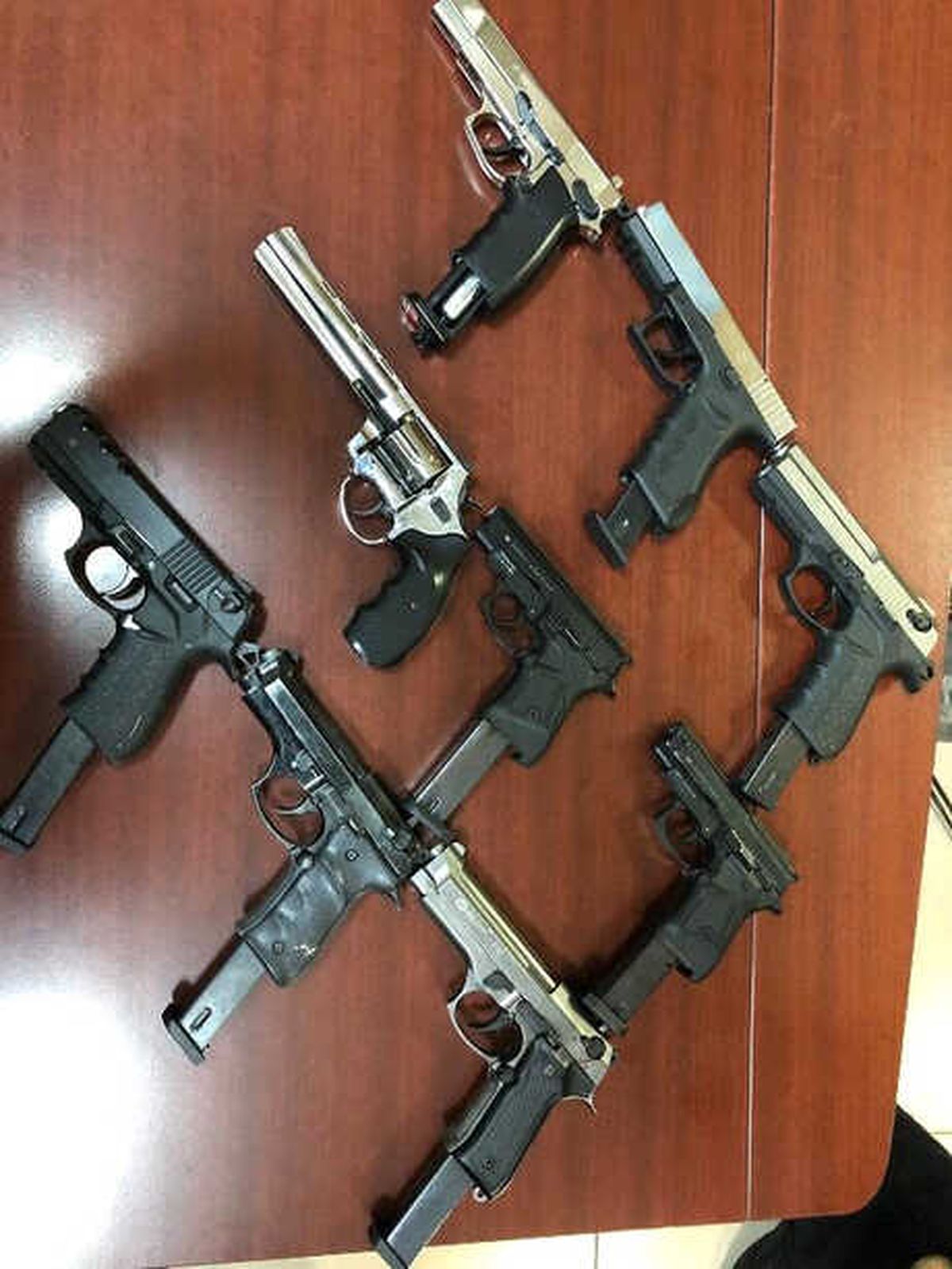 İzmit\'teki Asker Uğurlama Konvoylarında 10 Silah Ele Geçirildi