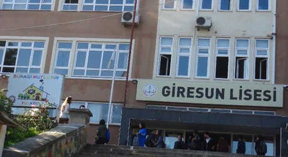 Liseli Buğra, Kız Öğrencinin Şakalaşırken Attığı Yumrukla Öldü